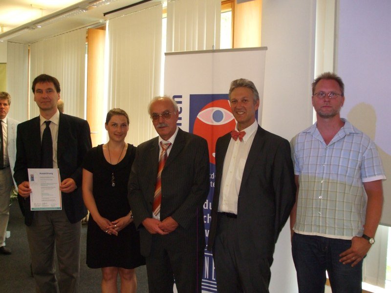 Von links: Herr Dr. Krywkow (seecon), Frau v. Steinäcker, Herr Bruns (beide FBZ Garbsen), Herr Prof. Dr. Gerhard de Haan (Vorsitzender des Nationalkomitees der UN-Dekade), Herr Wellmann (BBS 3)